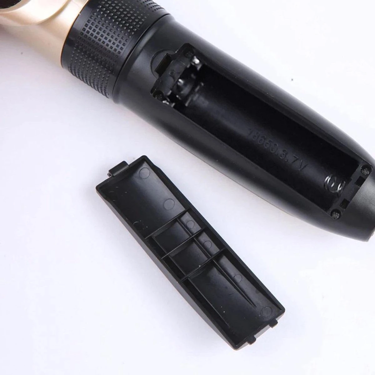 Merkloos Professionele Dierentondeuse - Scheerapparaat Voor Honden En Katten - Trimmer - 4 Opzetstukken - Oplaadbaar - Draadloos - Stil - Verschillende Haar En Vachtlengtes - Haartrimmer - Hondentrimmer - Honden Trimmer - Honden Knippen - Haren Knippen - Afbeelding 4