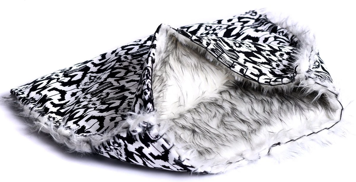 Dogs&Co Honden Slaapzak Ethnic 70x50cm Zwart/wit - Hondenslaapzak - Kattenslaapzak - Geschikt Voor Honden Of Katten T/m 10KG - Afbeelding 2